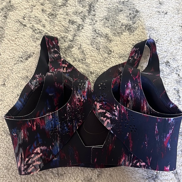 Victoria secret high support sports bra - Picture 3 of 3